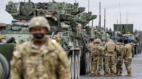 FILE PHOTO. US Army troops stand next to Stryker vehicles at the Grafenwoehr training area, Germany. © Getty Images / Armin Weigel