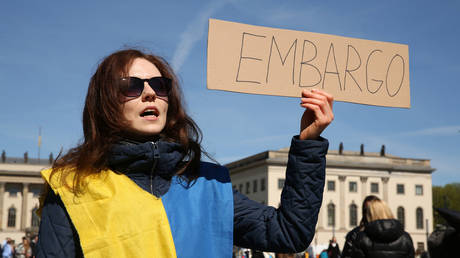FILE PHOTO: A pro-Ukraine protester in Berlin, Germany, April 2022. © Adam Berry / Getty Images