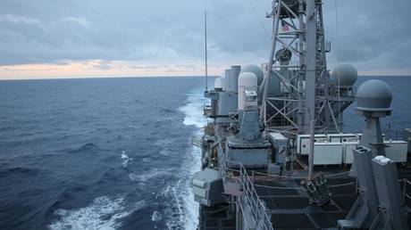 The USS Port Royal passes through the Taiwan Strait. ©US 7th Fleet
