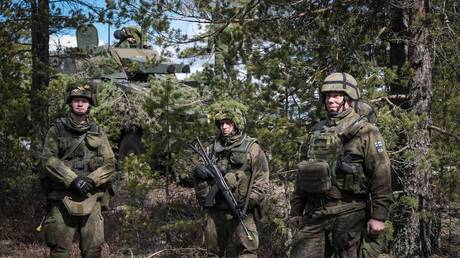 FILE PHOTO. Finnish soldiers take part in a military exercise with the participation of divisions of Britain, Latvia, Estonia and the US.
©ALESSANDRO RAMPAZZO / AFP