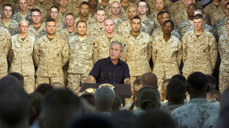 US President George W. Bush speaks at Al-Asad Air Base in Anbar Province, Iraq, 03 September 2007. © JIM WATSON / AFP