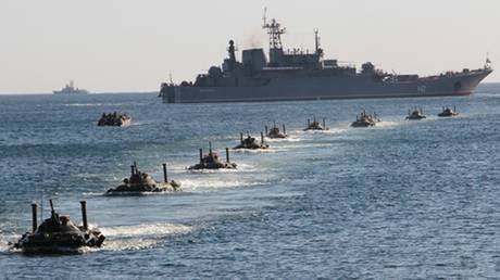 FILE PHOTO: Vessels with Russia’s Black Sea Fleet take part in an amphibious assault training exercise off the coast of Crimea, September 11, 2012.