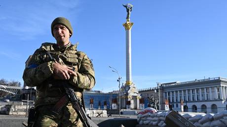 A Ukrainian soldier guarding the Independence Square in Kiev. © AFP / Sergei Supinsky © AFP / Sergei Supinsky