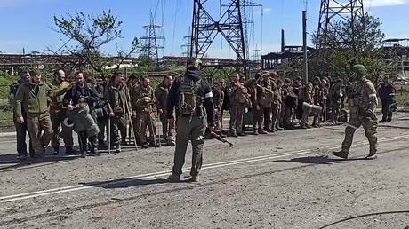 Ukrainian forces servicemen who surrendered at the Azovstal steel plant line up in the Russian-controlled port city of Mariupol in the Donetsk People's Republic.  © Sputnik / Russian Ministry of Defense