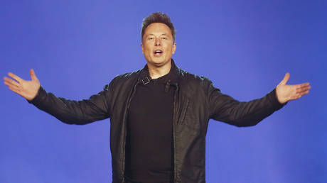 FILE PHOTO: Elon Musk introduces the Cybertruck at Tesla's design studio in Hawthorne, California, Novermber 21, 2019 © AP / Ringo H.W. Chiu