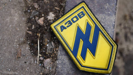 A patch with the emblem of the Azov nationalist battalion is seen on one of the streets of Mariupol. © Sputnik / Mihail Andronik