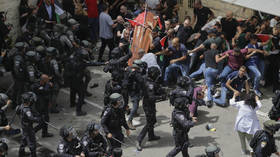 Des affrontements éclatent lors des funérailles d'un journaliste à Jérusalem (VIDÉOS)