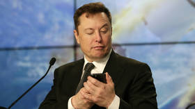 Musk pits billionaires against politicians