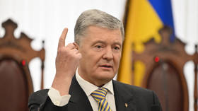 Ex-president tries to leave Ukraine – again