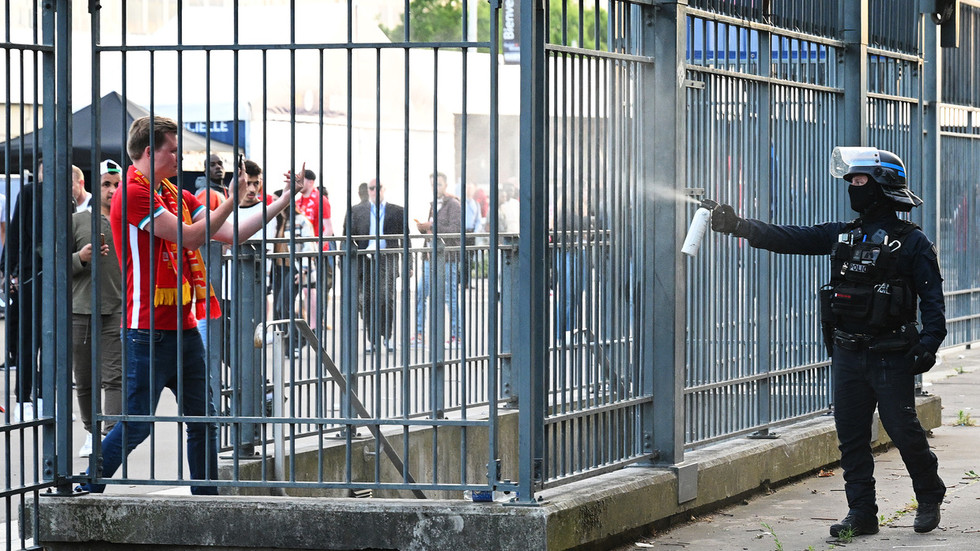 Paris police chief apologizes after Champions League carnage