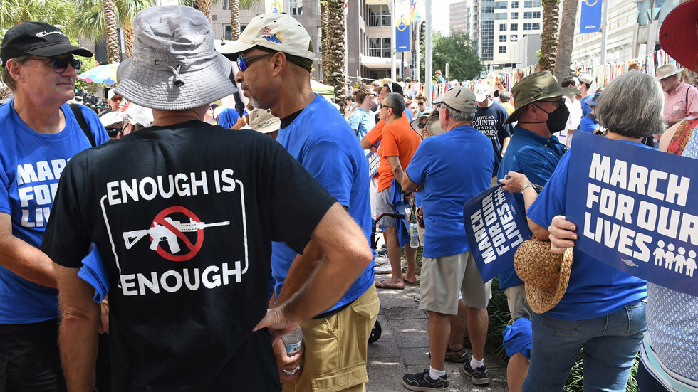 Chaos breaks out at gun control rally (VIDEOS)