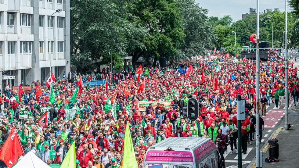 ‘Stop NATO,’ protesters chant at massive rally in heart of EU (VIDEOS)