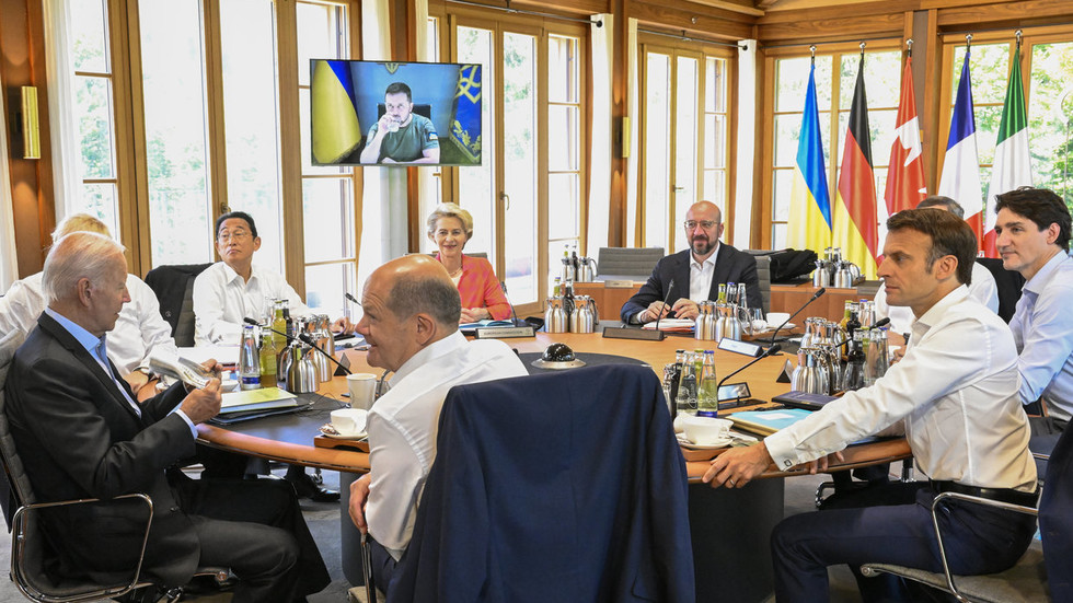 Zelensky refuses to negotiate peace – French media