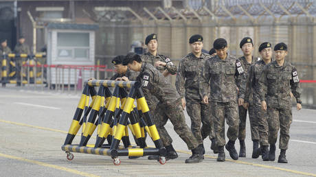South Korean Military moving to barricade for president visit at unification bridge in Paju, South Korea. © Seung-il Ryu / NurPhoto via Getty Images