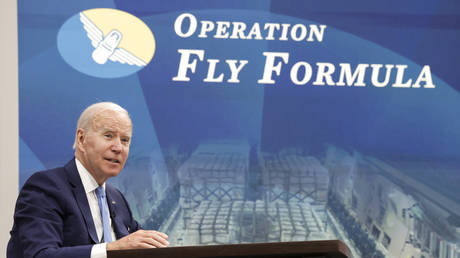 US President Joe Biden meets virtually with baby formula manufacturers. ©Kevin Dietsch / Getty Images