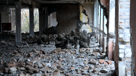 Ukraine stages battle scenes, Russia claims