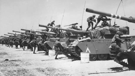 FILE PHOTO. Israeli Centurion tank corps prepare for battle during the Six-Day War. © Getty Images / Three Lions