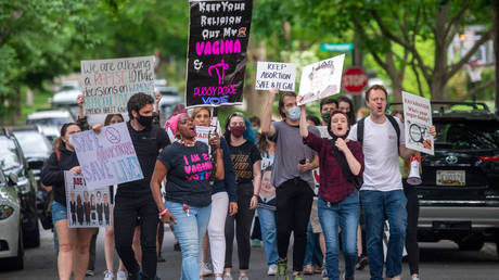 File photo: Pro-abortion protesters picket the home of US Supreme Court Justice Brett Kavanaugh in Chevy Chase, Maryland, on on May 18, 2022.