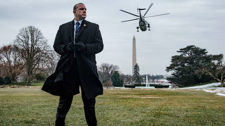 File photo: A US Secret Service agent stands on the South Lawn of the White House, January 19, 2019.