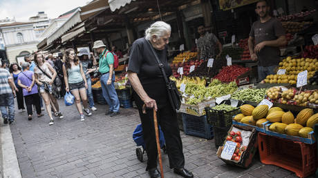 Greeks saving on meals to pay for vitality – survey