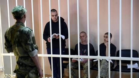 British citizens Aiden Aslin and Shaun Pinner, and Moroccan citizen Saadun Ibrahim attend a court hearing in Donetsk, Donetsk People's Republic. © Sputnik / Konstantin Mihalchevskiy