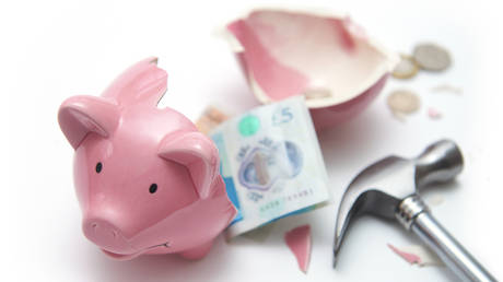 Disposable income in UK to drop to its lowest since 1950s &ndash; report