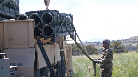 FILE PHOTO: A soldier trains on the M142 HIMARS platform at the Wyoming National Guard’s Regional Training Institute (RTI), June 25, 2019 © Flickr / Wyoming National Guard