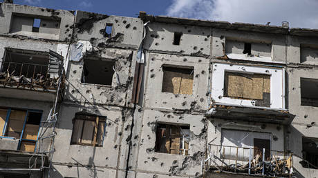 A damaged building in Kramatorsk, Donbass, June 16, 2022. © Metin Aktas / Anadolu Agency / Getty Images