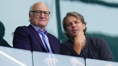 Bruce Buck (L) pictured with new Chelsea owner Todd Boehly. © Adam Davy / PA Images via Getty Images