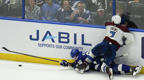 Nikita Kucherov was on the wrong end of a play from Devon Toews. © AP / Chris O'Meara