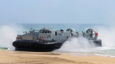 Chinese militray's air cushion landing craft approaches the coast during an exercise. © People's Liberation Army