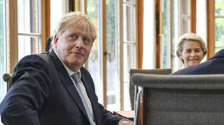 Boris Johnson attends a working lunch with other G7 leaders in Castle Elmau, Germany, June 26, 2022 © AP