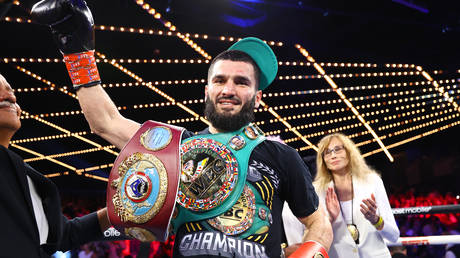 Artur Beterbiev commented after his return to Russia. © Mikey Williams / Top Rank Inc via Getty Images