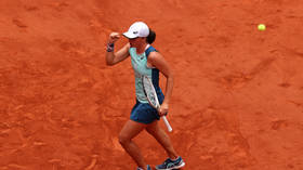 Top seed Swiatek storms to French Open title