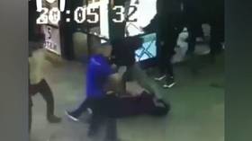 La star russe du MMA met KO un homme dans un centre commercial en train de s'embrasser (VIDEO)