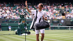 Interdit Medvedev partage un message humoristique au début de Wimbledon – RT Sport News