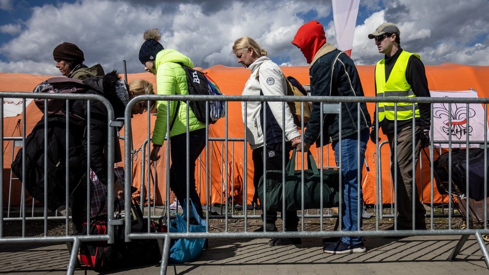 Poland ditches advantages for Ukrainian refugees — RT World Information