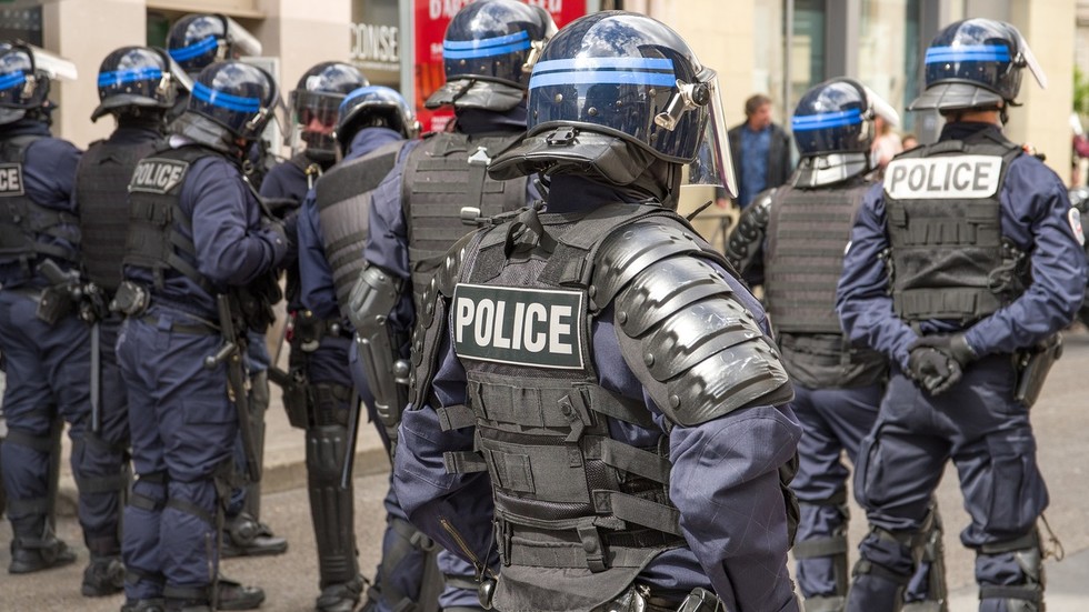 Police kill man with Kalashnikov in French metropolis – media — RT World Information