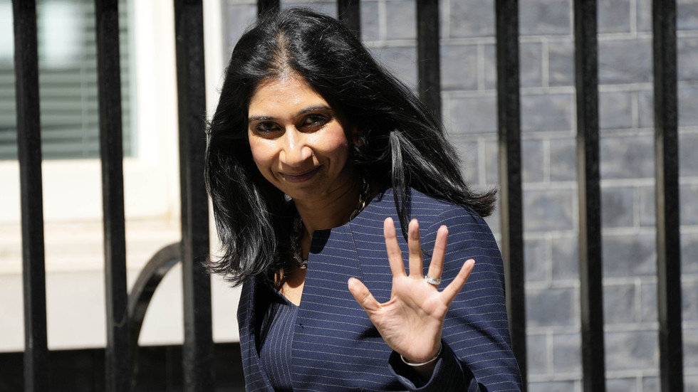 One other contender exits race to succeed Boris Johnson — RT World Information