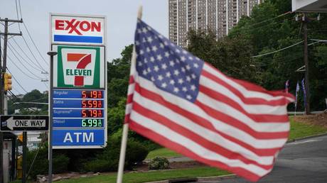 Gas prices over $5.00 a gallon are displayed at gas stations in New Jersey, USA, on June 7, 2022. © Lokman Vural Elibol / Anadolu Agency via Getty Images