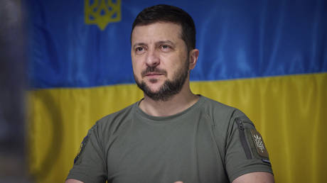Volodymyr Zelensky attends a meeting with military officials during a visit to Dnepropetrovsk, Ukraine, July 8, 2022 © AP / Ukrainian Presidential Press Office