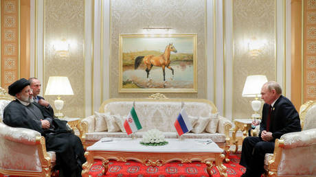 Iranian President Ebrahim Raisi and Russian President Vladimir Putin, Ashgabat, Turkmenistan, June 29, 2022.