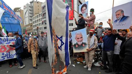 FILE PHOTO: Iranians set an Israeli flag on fire as they during a rally in Tehran, Iran April 29, 2022 © AFP