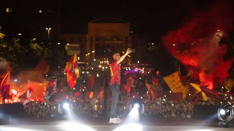 Football star &lsquo;breaks Ronaldo record&rsquo; amid incredible unveiling (VIDEO)