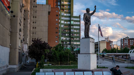 File photo: A 10-foot-high statue of former US President Bill Clinton on Bill Clinton Boulevard in Pristina, Kosovo, May 3, 2019