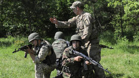 US veterans train Ukrainian soldiers despite warnings  –  New York Times