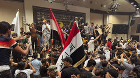 Iraqi protesters storm parliament (VIDEOS)
