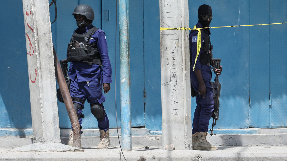 Deadly hotel siege in Somalia lifted – official