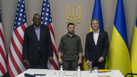 US Defense Lloyd Austin and Secretary of State Antony Blinken meet with Ukrainian President Vladimir Zelensky in Kiev. © AFP / US Department of Defense