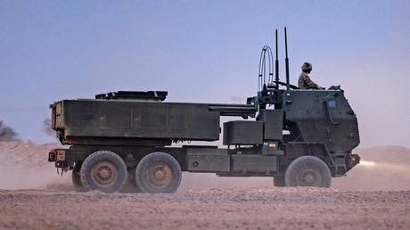 A US M142 High Mobility Artillery Rocket System (HIMARS) launcher taking part in drills in Morocco. © AFP / Fadel Senna